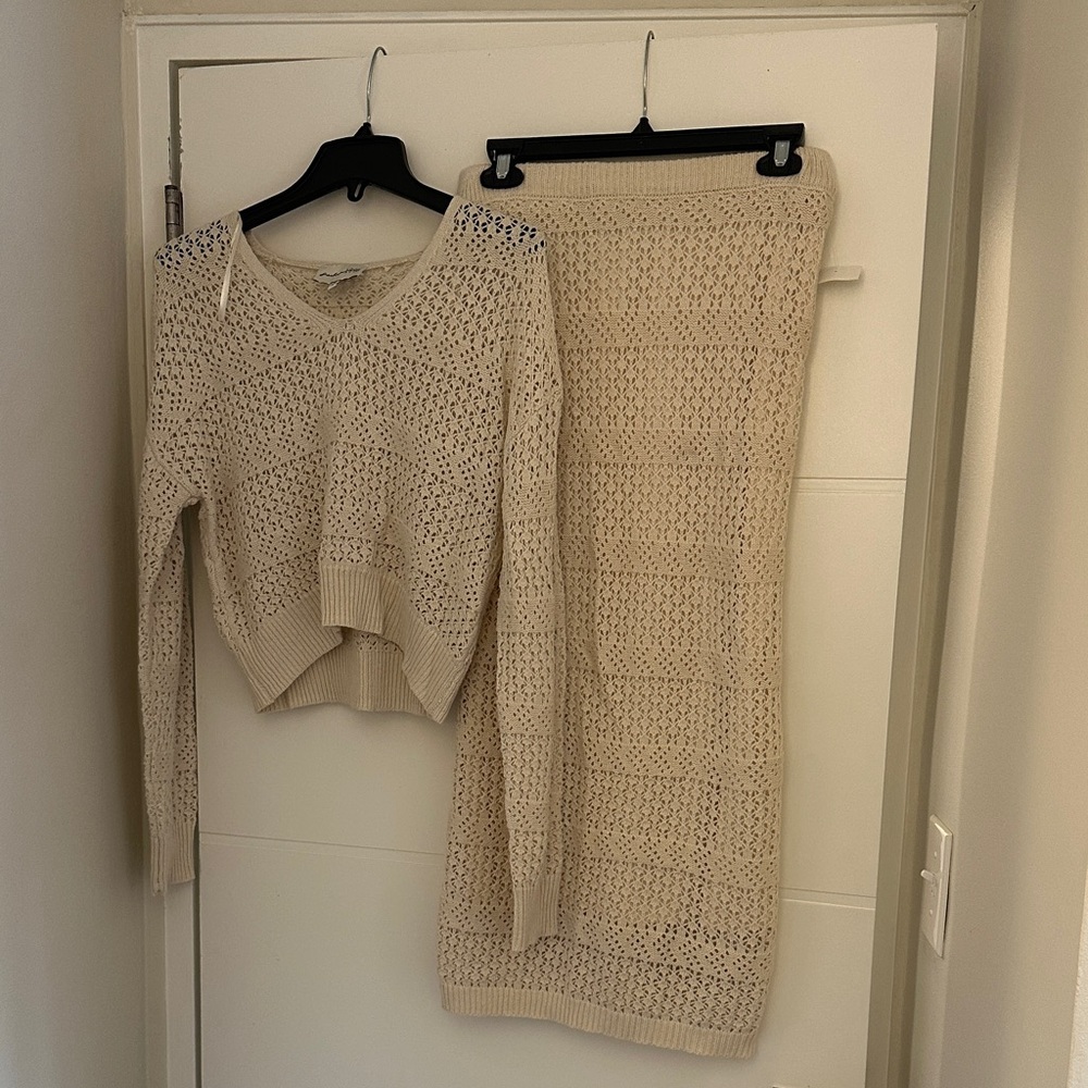 Knit Long sleeve top and skirt set